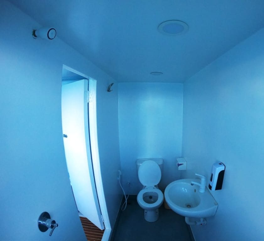 Bathroom aboard SY Mermaid
