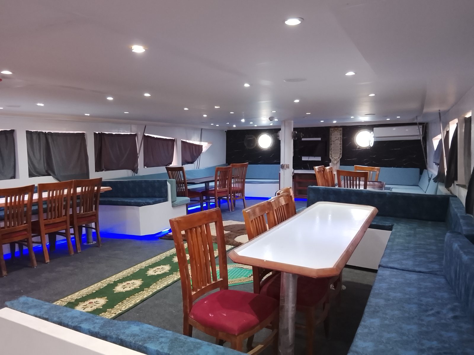 Lounge seating aboard SY Mermaid